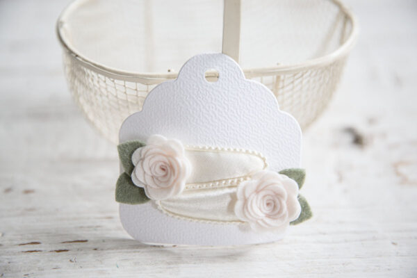 Smetanové saténové lupkačky s&nbsp;květinami