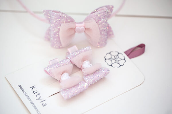 Slavnostní čelenka se&nbsp;sponečkami