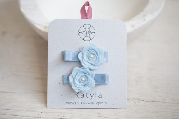 Dětské sponky do&nbsp;vlasů- modré květinky s&nbsp;perličkou