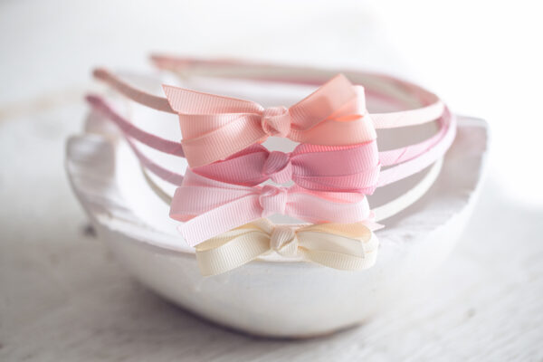 Čelenka s&nbsp;mašlí- pastelová duha