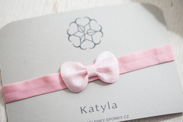 Dětská čelenka na&nbsp;gumce se&nbsp;tpytivou mašlí – Růžová