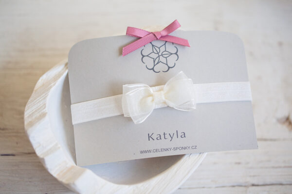 Dětská čelenka na&nbsp;gumce s&nbsp;mašlí – smetanová